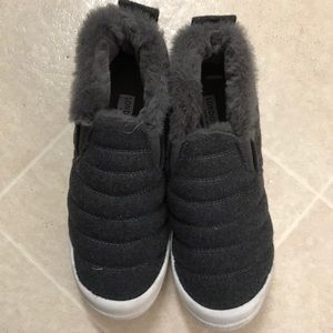 London Fog slippers